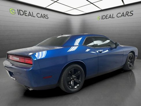 Used 2012 Dodge Challenger SXT RWD image 5