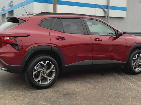 Used 2024 Chevrolet Trax LT w/ Driver Confidence Package image 2