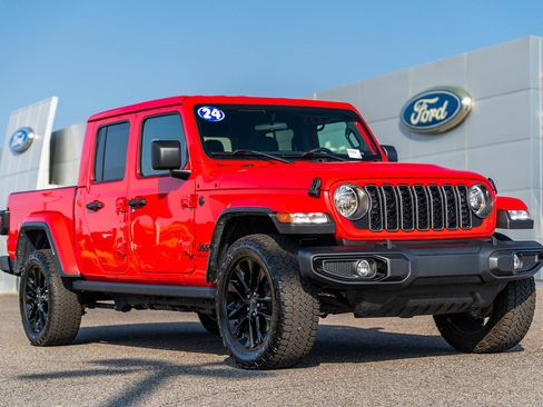 Used 2024 Jeep Gladiator Sport AWD/4WD image 1
