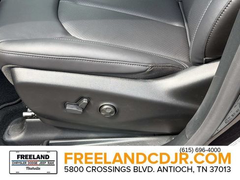 New 2027 Chrysler Pacifica Select FWD image 22