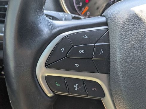 Used 2021 Jeep Grand Cherokee Laredo X AWD/4WD image 17