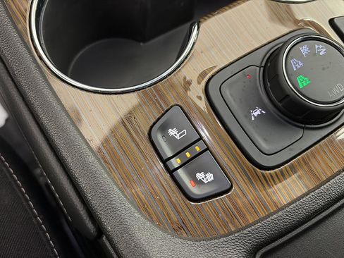 Used 2022 GMC Acadia SLE w/ Driver Convenience Package image 29