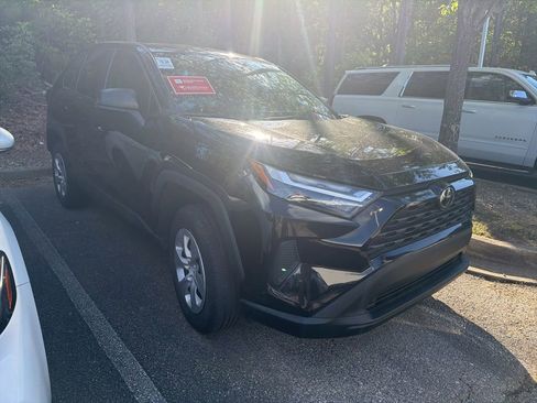 Used 2024 Toyota RAV4 LE AWD/4WD image 4
