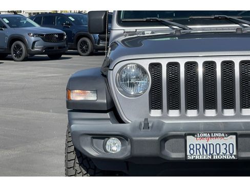 Used 2019 Jeep Wrangler Sport image 17