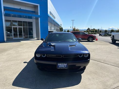 Used 2015 Dodge Challenger SXT RWD image 8