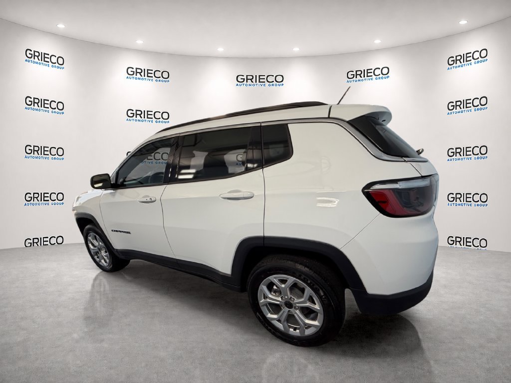Used 2025 Jeep Compass Latitude w/ Sun & Sound Group AWD/4WD image 10