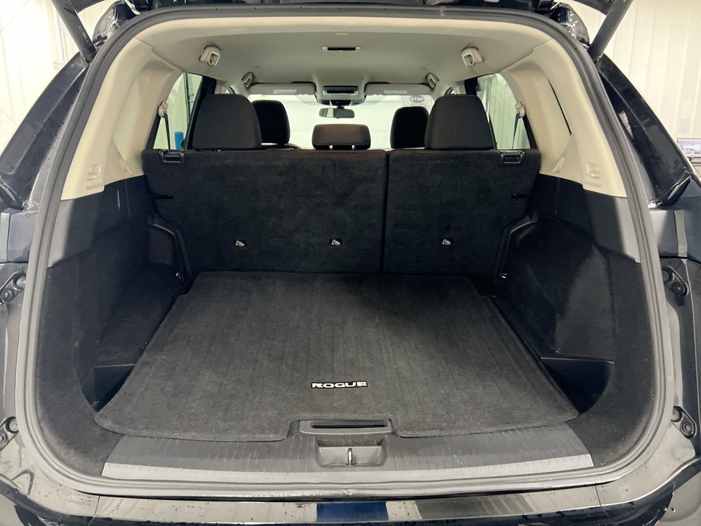 Used 2024 Nissan Rogue SV FWD image 23