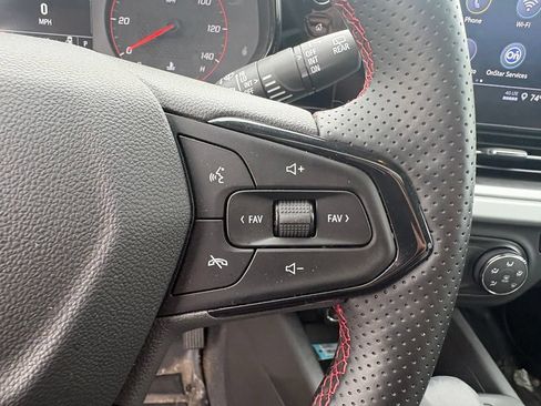 Used 2025 Chevrolet Trax RS w/ Sunroof Package FWD image 13