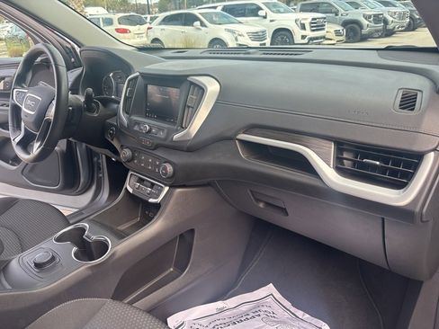 Used 2024 GMC Terrain SLE image 33