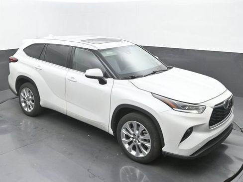Used 2023 Toyota Highlander Limited FWD image 35