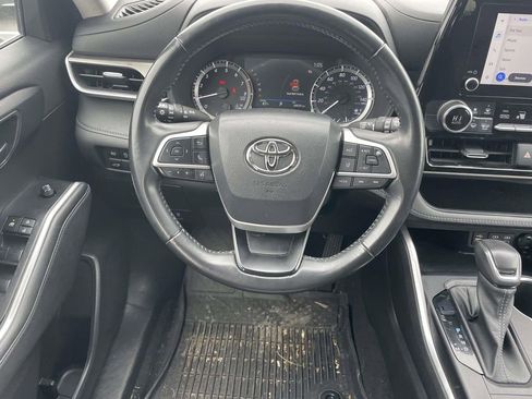 Used 2023 Toyota Highlander LE image 25