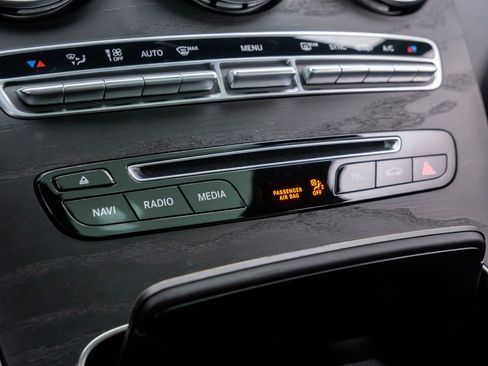 Used 2019 Mercedes-Benz GLC 300 4MATIC image 28