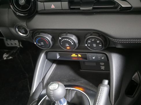 New 2026 MAZDA MX-5 Miata Club w/ Interior Package RWD image 6