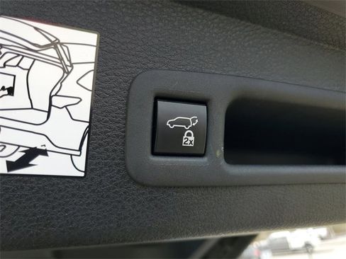 Used 2024 Toyota Sienna XLE image 9