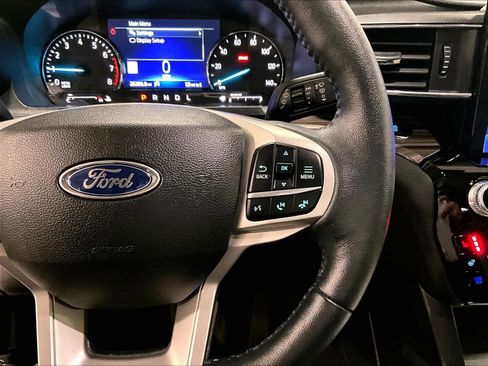 Used 2023 Ford Explorer Limited w/ Limited Technology Package image 25