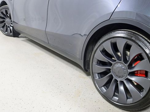 Used 2025 Tesla Model Y Performance image 12