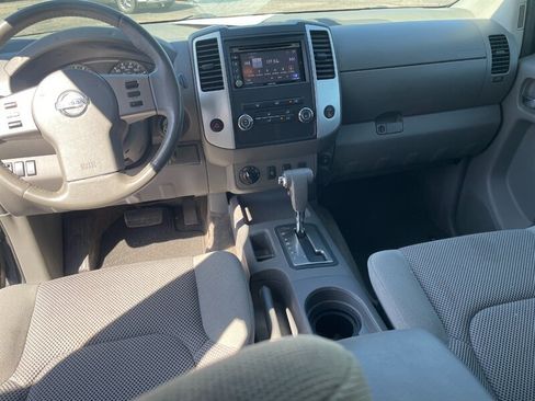 Used 2011 Nissan Frontier SV w/ SV Premium Utility Pkg AWD/4WD image 8