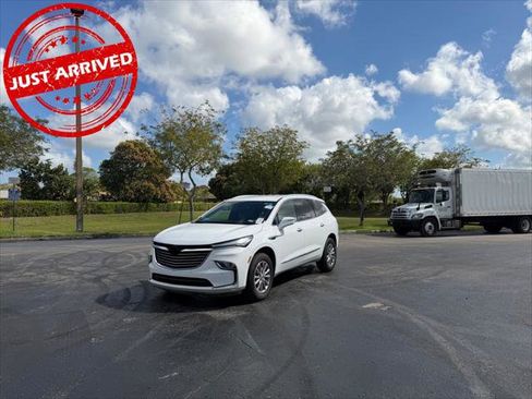 Used 2023 Buick Enclave Essence image 1