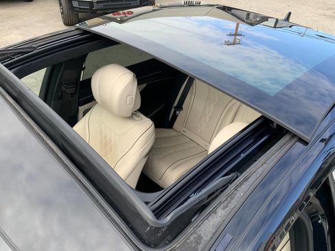 Used 2017 Mercedes-Benz S 550 Sedan image 27