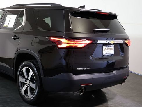 Used 2023 Chevrolet Traverse LT w/ LT Premium Package FWD image 11