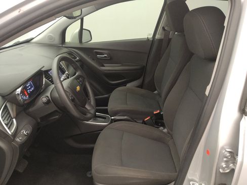 Used 2022 Chevrolet Trax LS w/ Tint and Cruise Package FWD image 17