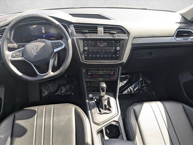 Used 2024 Volkswagen Tiguan SE w/ Panoramic Sunroof Package FWD image 18