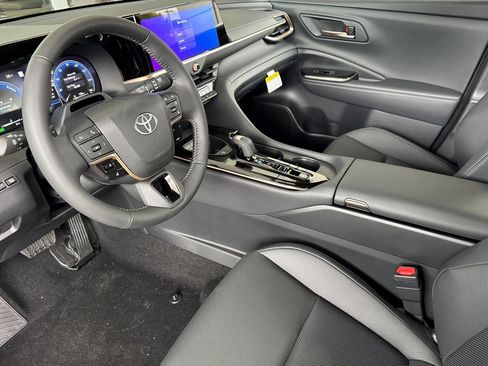 New 2025 Toyota Crown Signia image 12