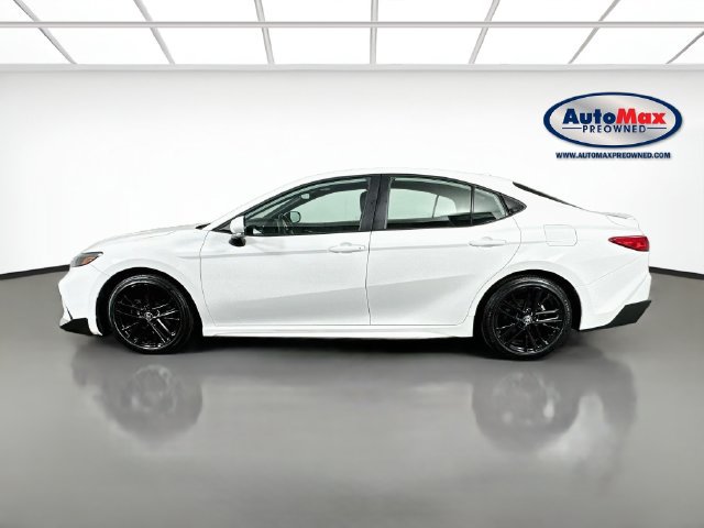 Used 2025 Toyota Camry SE FWD image 8