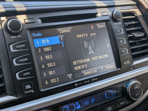 Used 2018 Toyota Highlander Limited Platinum AWD/4WD image 22