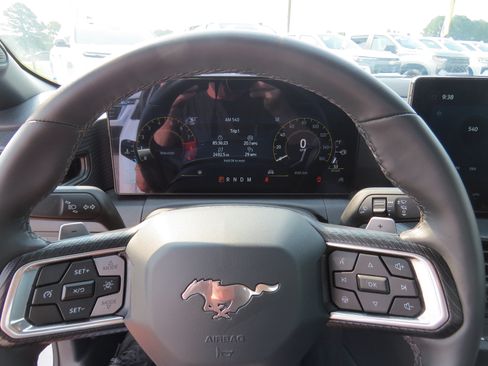Used 2025 Ford Mustang GT RWD image 21