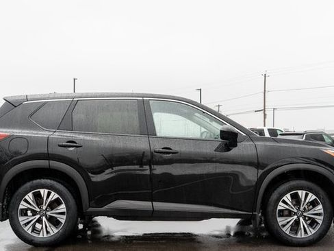 Used 2023 Nissan Rogue SV image 5