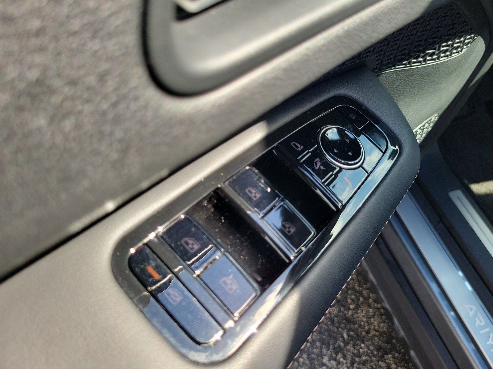 Used 2024 Nissan Ariya AWD image 18
