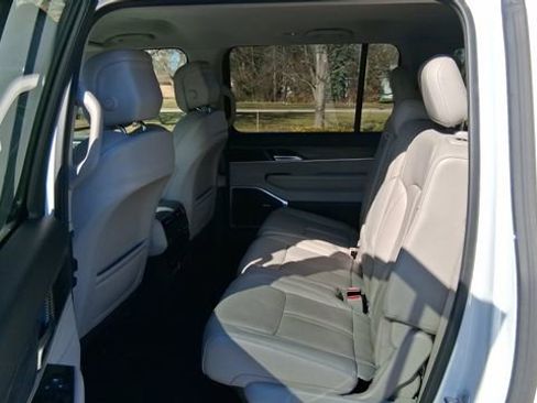 Used 2024 Jeep Wagoneer L Series III w/ Flexible Seating Group image 20