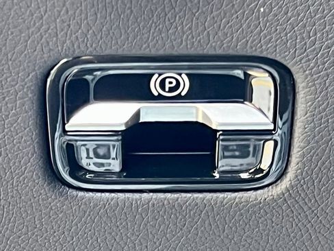 Certified 2026 Mercedes-Benz C 300 4MATIC Sedan image 33