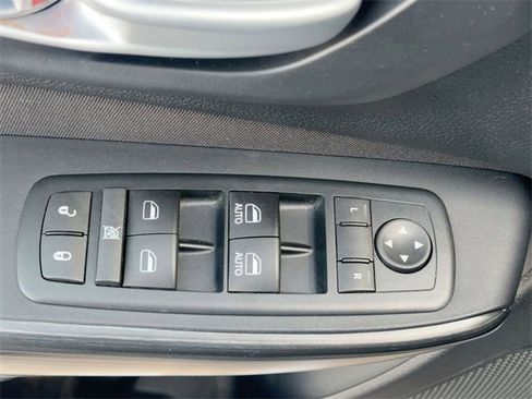 Used 2016 Jeep Cherokee Latitude w/ Cold Weather Group image 15