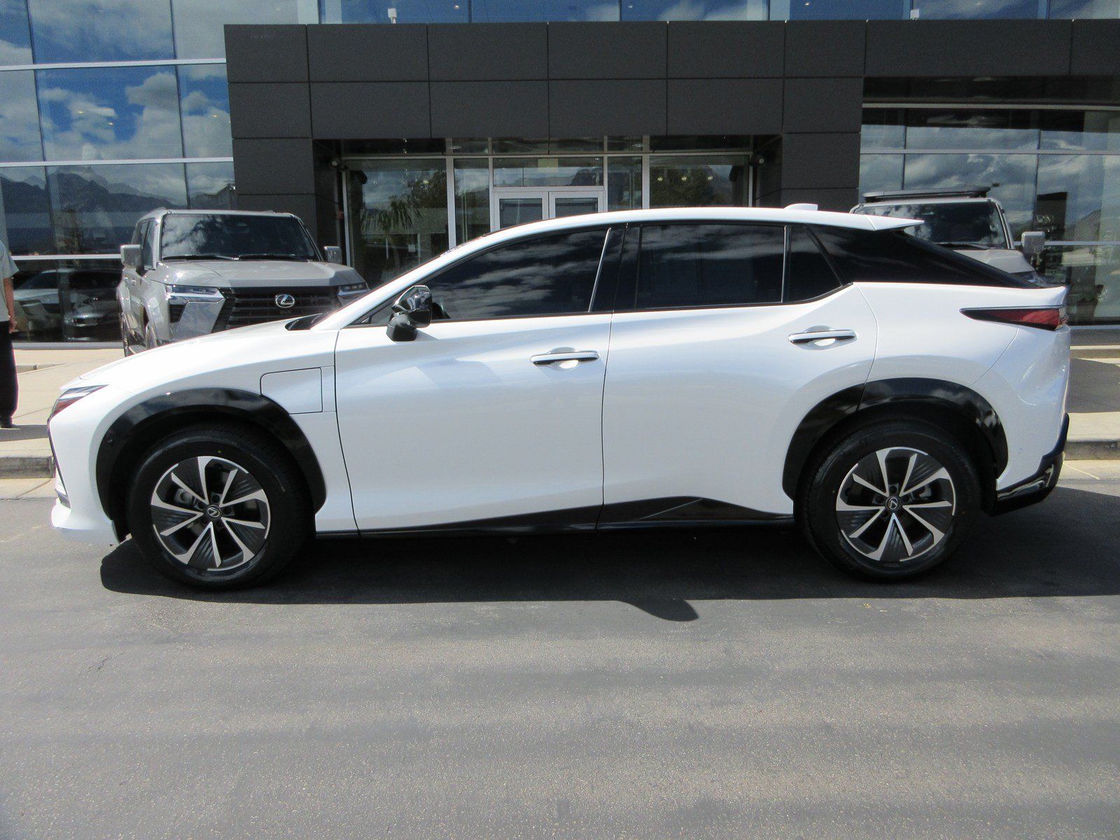 Used 2023 Lexus RZ 450e Premium w/ Technology Package AWD/4WD image 3