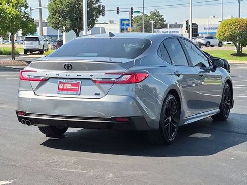 Used 2025 Toyota Camry SE w/ Convenience Package FWD image 6