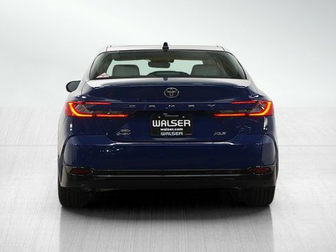 Used 2025 Toyota Camry XLE image 4