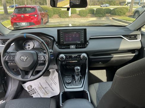 Used 2022 Toyota RAV4 XLE w/ Carpet Mat Package (TMS) image 31
