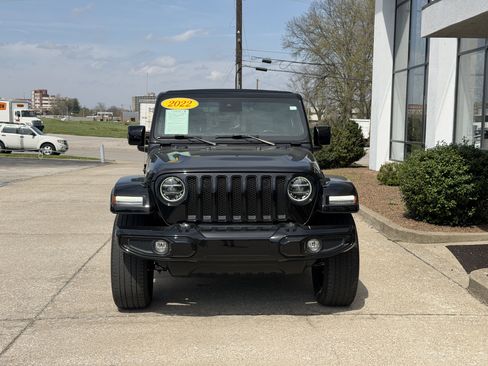 Used 2022 Jeep Wrangler Unlimited Sahara image 18