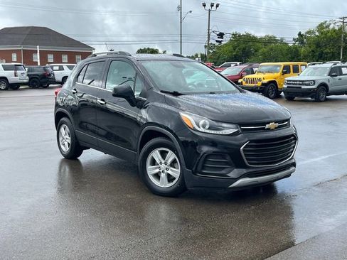 Used 2018 Chevrolet Trax LT w/ LT Convenience Package image 2