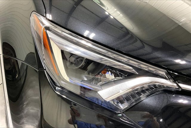 Used 2018 Toyota RAV4 Limited AWD/4WD image 28