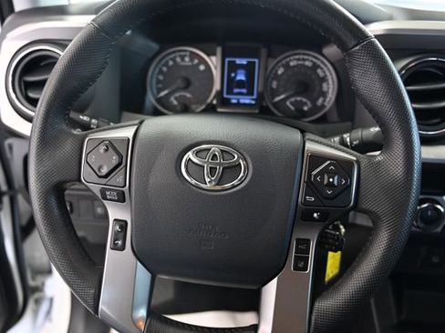 Used 2019 Toyota Tacoma SR5 AWD/4WD image 22