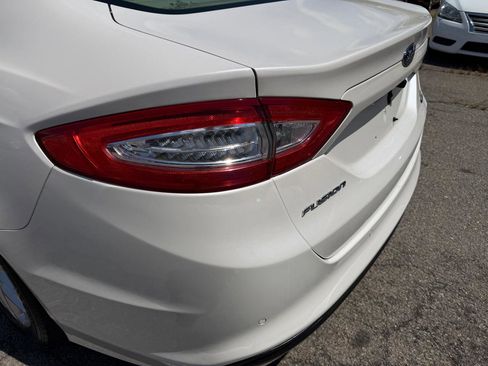Used 2015 Ford Fusion SE w/ Equipment Group 202A FWD image 12