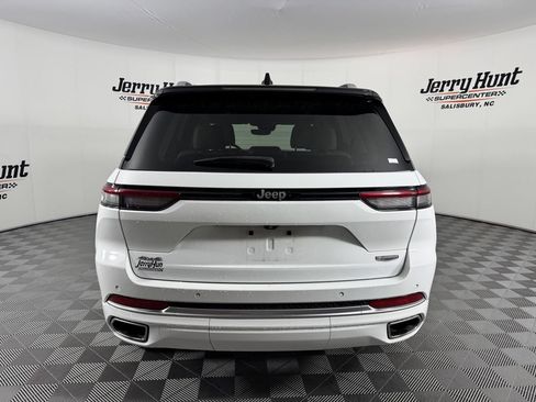 Used 2023 Jeep Grand Cherokee Summit AWD/4WD image 8