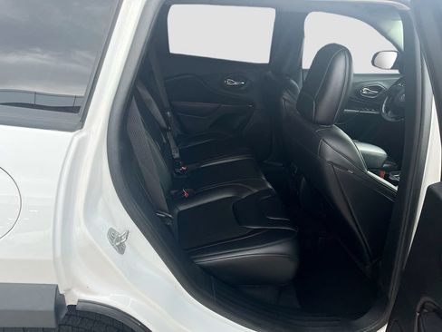 Used 2020 Jeep Cherokee Trailhawk AWD/4WD image 26