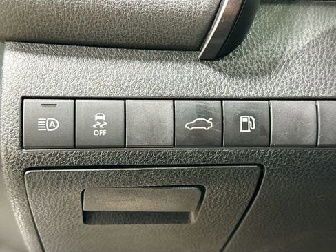 Used 2018 Toyota Camry SE FWD image 12