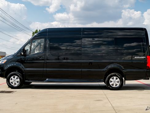 Used 2025 Mercedes-Benz Sprinter 2500 image 3