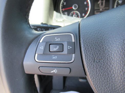 Used 2017 Volkswagen Tiguan Limited w/ Premium Package FWD image 21