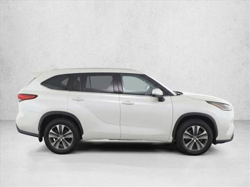 Used 2020 Toyota Highlander XLE FWD image 8